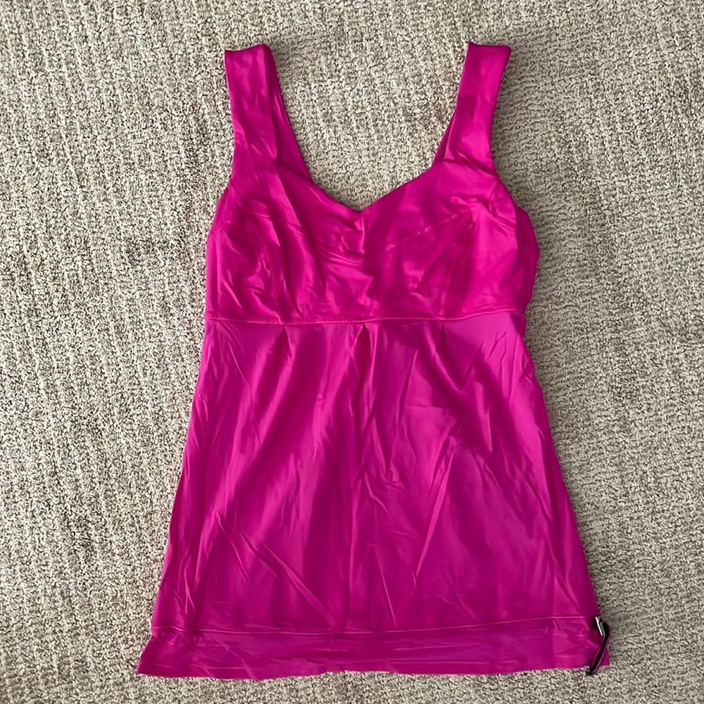 Lululemon “tata topper” top
